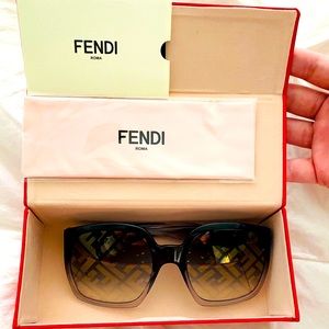 ❤️ FENDI DAWN SUNGLASSES ❤️